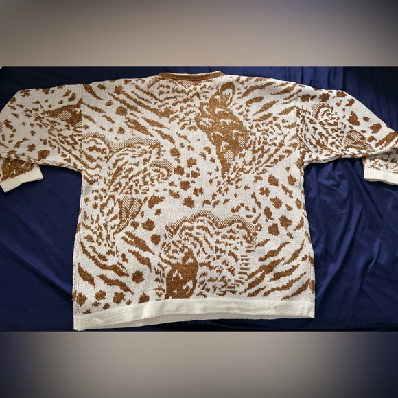 Maurada Women’s Size XL Vintage Gold and Cream Holiday Sweater - Picture 4 of 4